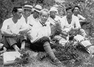 昭和8年(1933)7月下旬。佐渡海府石花川上流。ツゲの自生地にて（写真提供・西原）